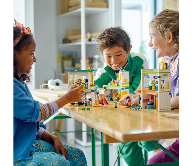 LEGO Friends 41731 Międzynarodowa szkoła w Heartlake - 1091266 - zdjęcie 6